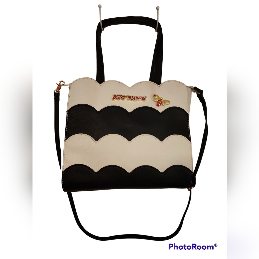 EUC Betsey Johnson Wavy Days Black and White Tote with Floral Inside